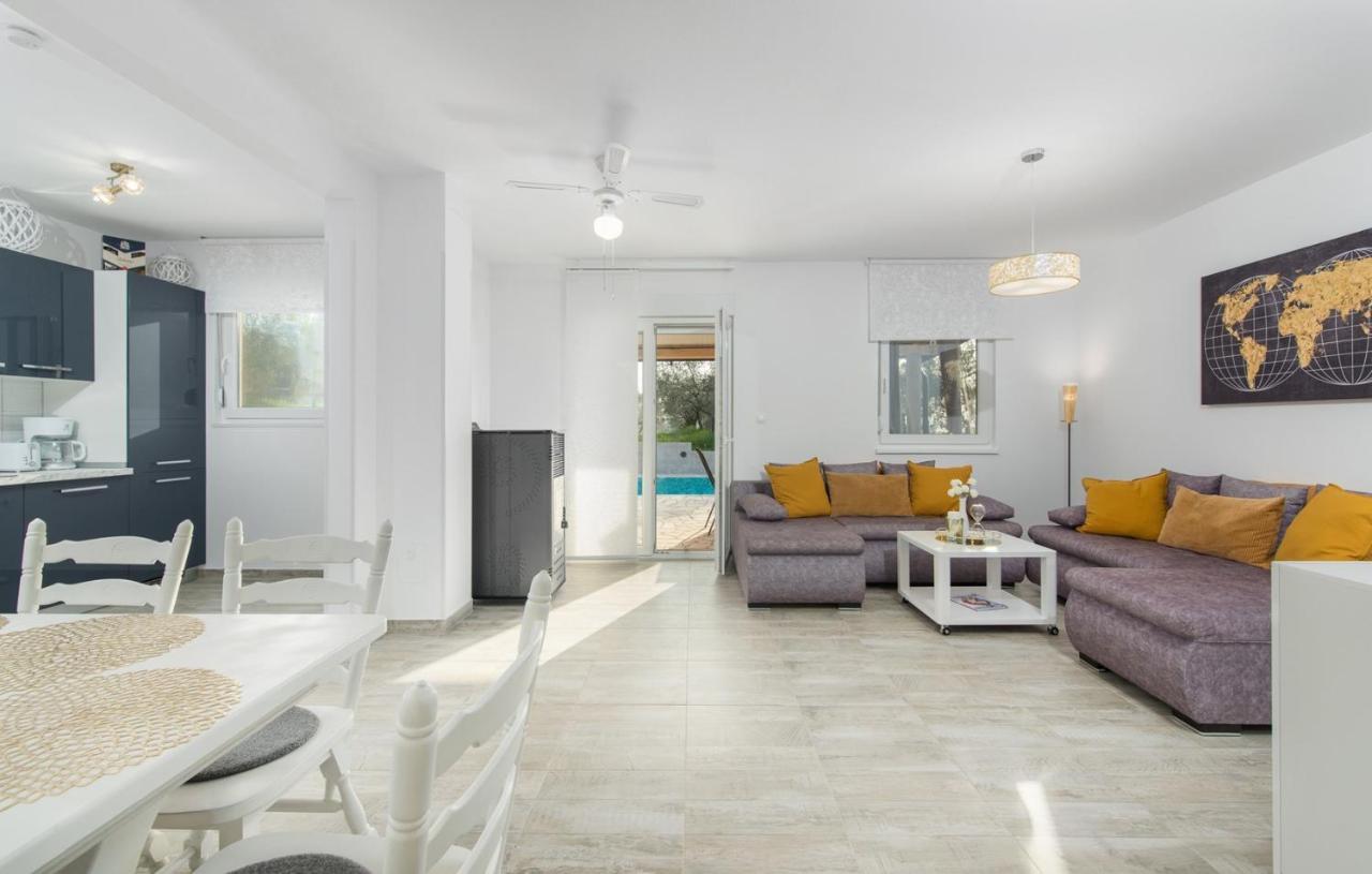 Villa Pendolina With Private Pool 布耶 外观 照片