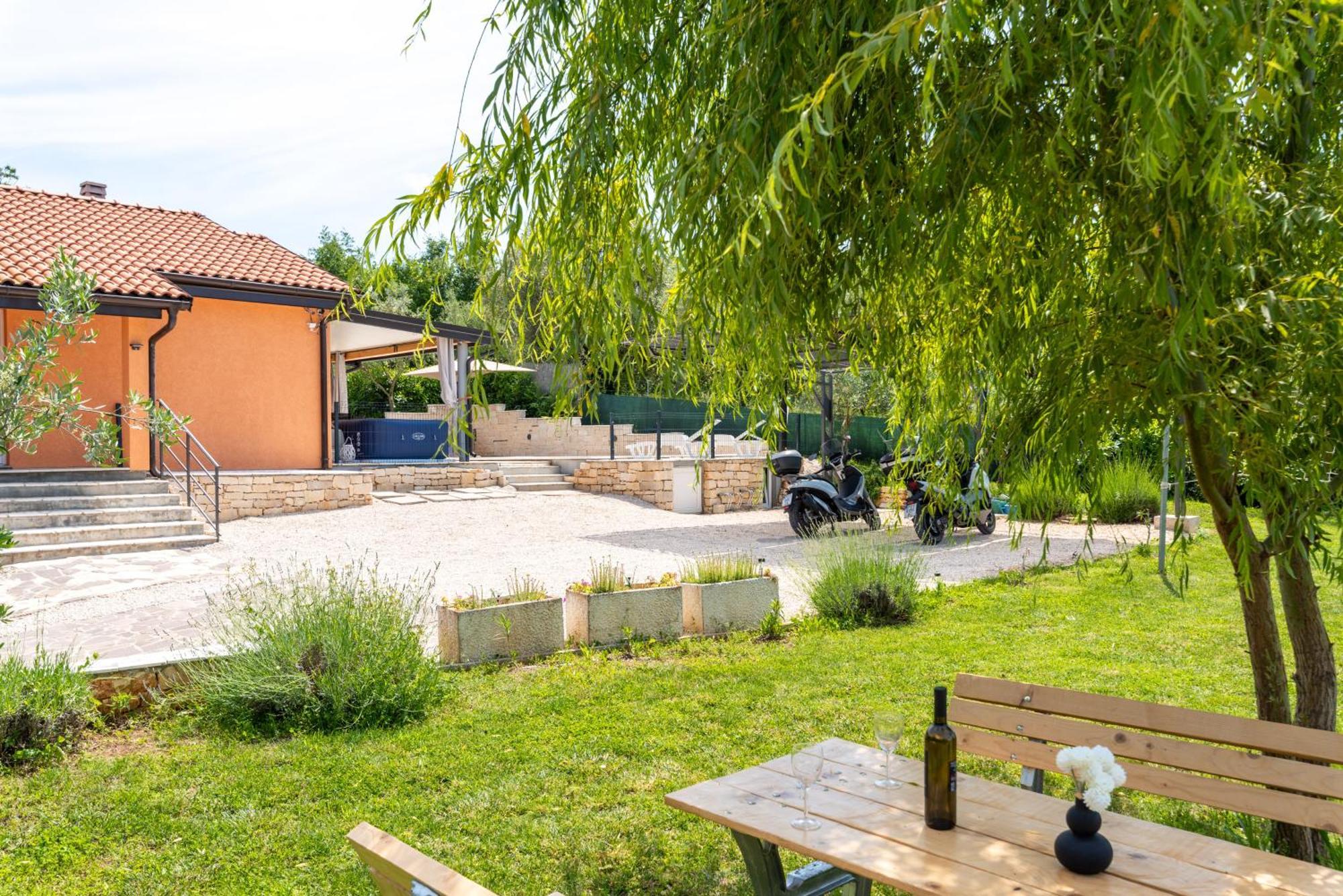 Villa Pendolina With Private Pool 布耶 外观 照片